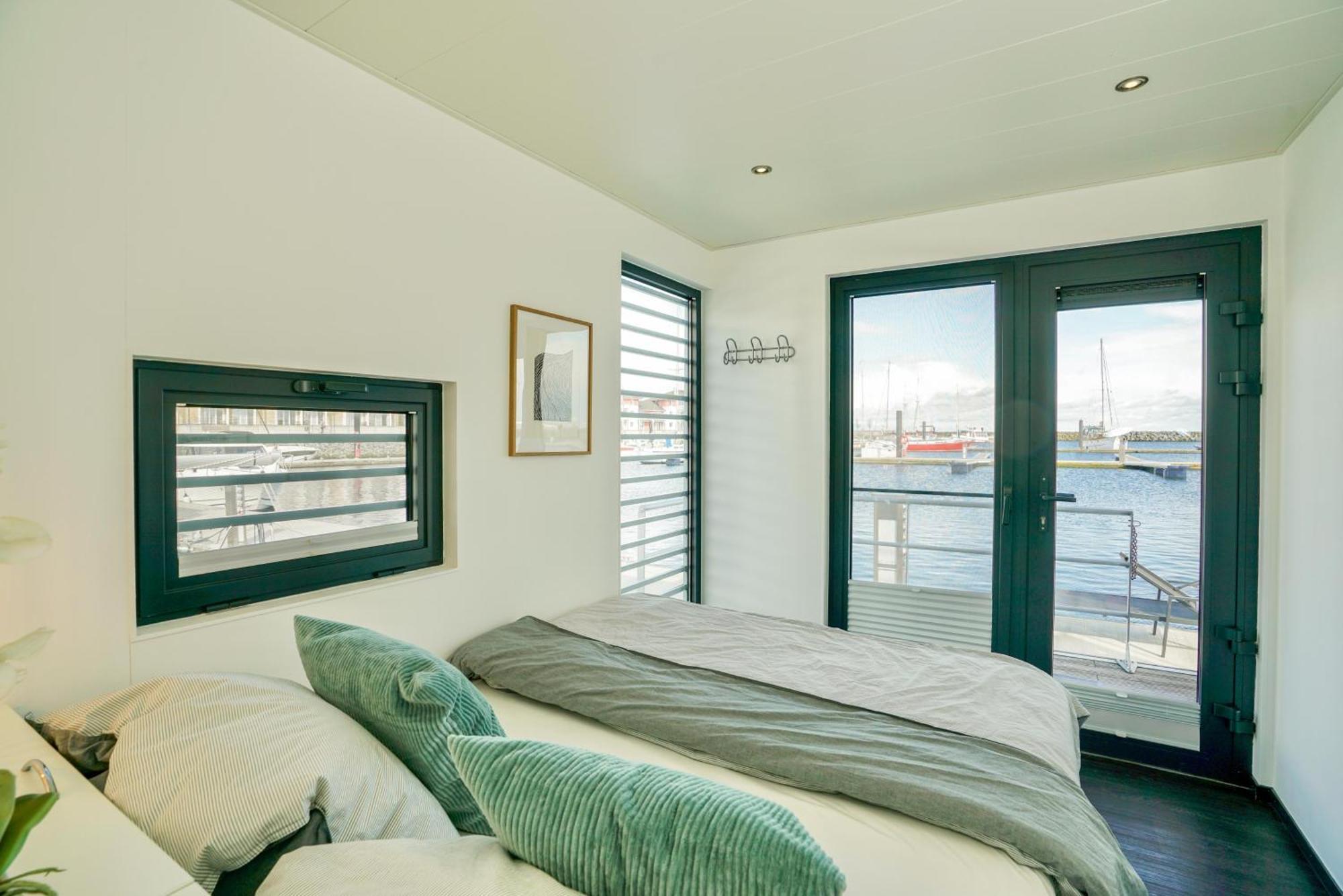 Exklusives Ostsee-Hausboot, Kueche Mit Spueler, Tv, Grosse Sonnenterrasse, 3X Kostenfreie Kfz-Parkplaetze, Klimaanlage, Bis Zu 6 Personen, 2X Baeder, Waschmaschine Boltenhagen  Exterior foto