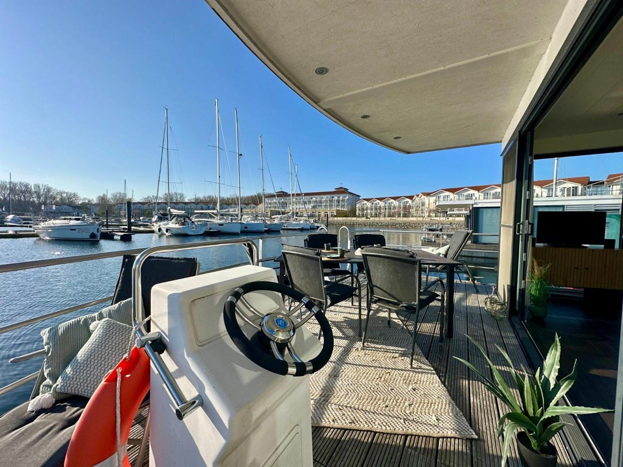 Exklusives Ostsee-Hausboot, Kueche Mit Spueler, Tv, Grosse Sonnenterrasse, 3X Kostenfreie Kfz-Parkplaetze, Klimaanlage, Bis Zu 6 Personen, 2X Baeder, Waschmaschine Boltenhagen  Exterior foto